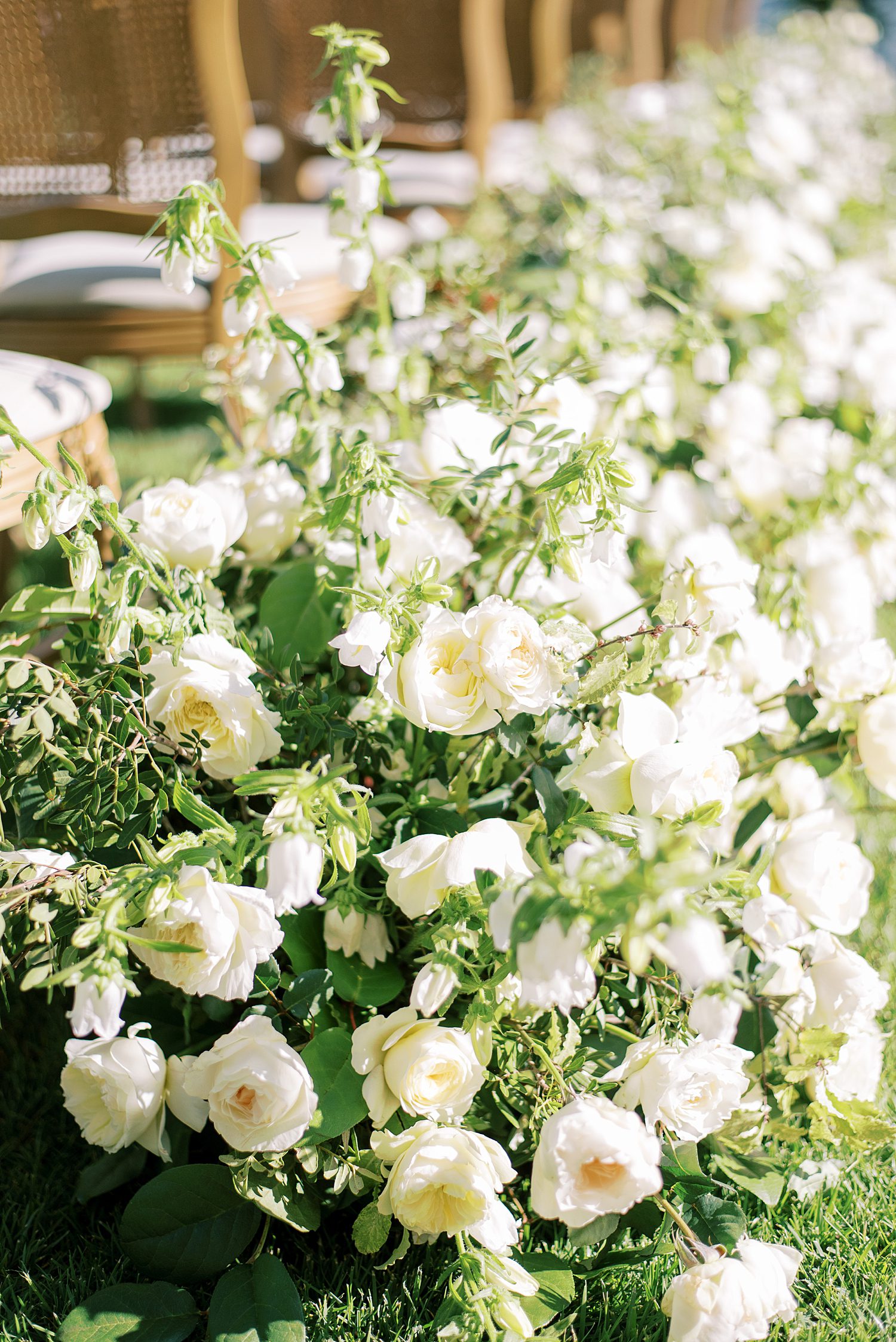 white rose arrangement on aisle at Villa Balbiano